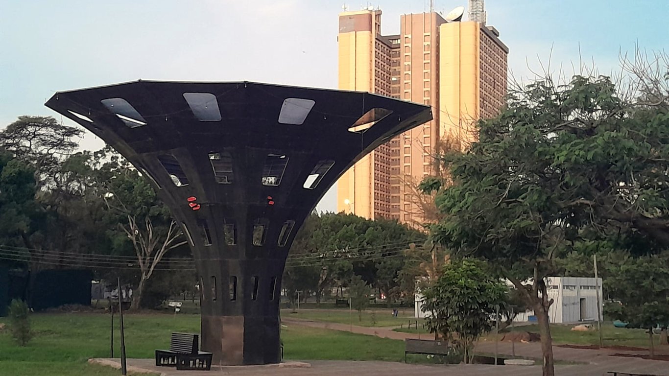 After a controversial renovation, Nairobi's Uhuru Park presents a fresh face. This historic green space, open to all, features well-kept lawns and serves as a lively gathering place for activities such as skateboarding and rallies.