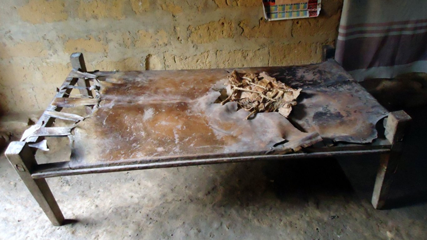 At the beautifully renovated Kenyatta Museum near the Kenyatta Caves, you can admire the traditional bed, crafted from cowhide and supported by nail straps, where Mzee Jomo Kenyatta once slept.
